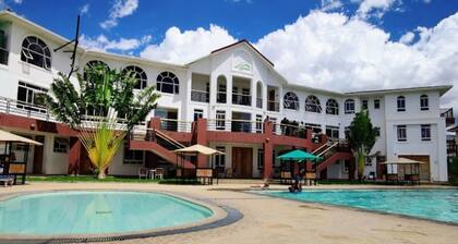 Spacious 4-bedroom villa with a Pool in serene Athiriver BAOB