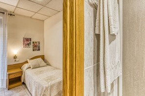 1 bedroom, WiFi, bed sheets