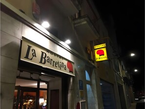 تفاصيل الفندق من الخارج