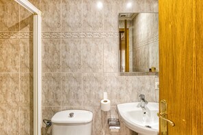 Douche, serviettes fournies