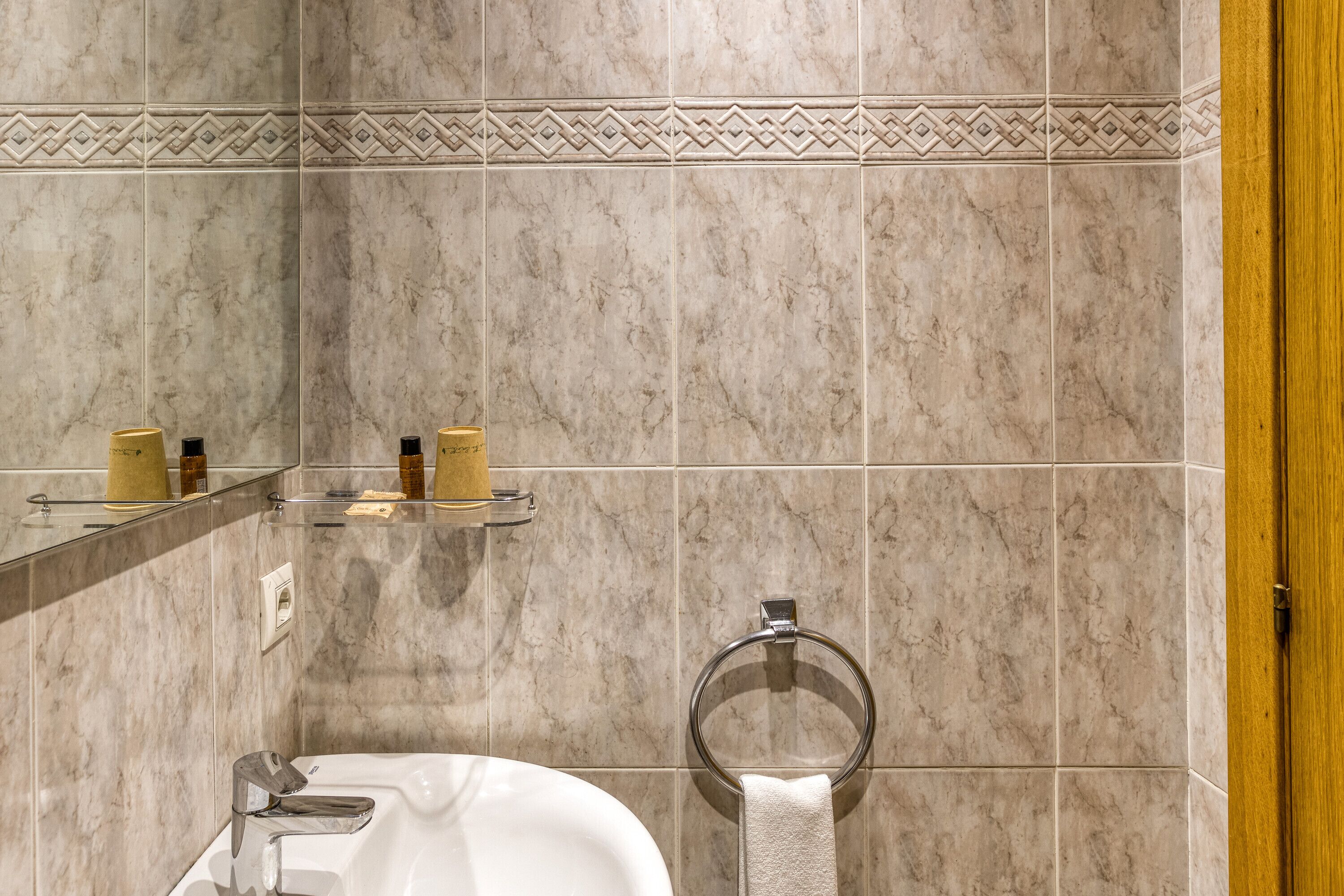 Een douche, handdoeken