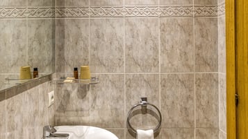 Een douche, handdoeken