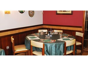 Dining - Room in the Heart of Figueres (figueres)