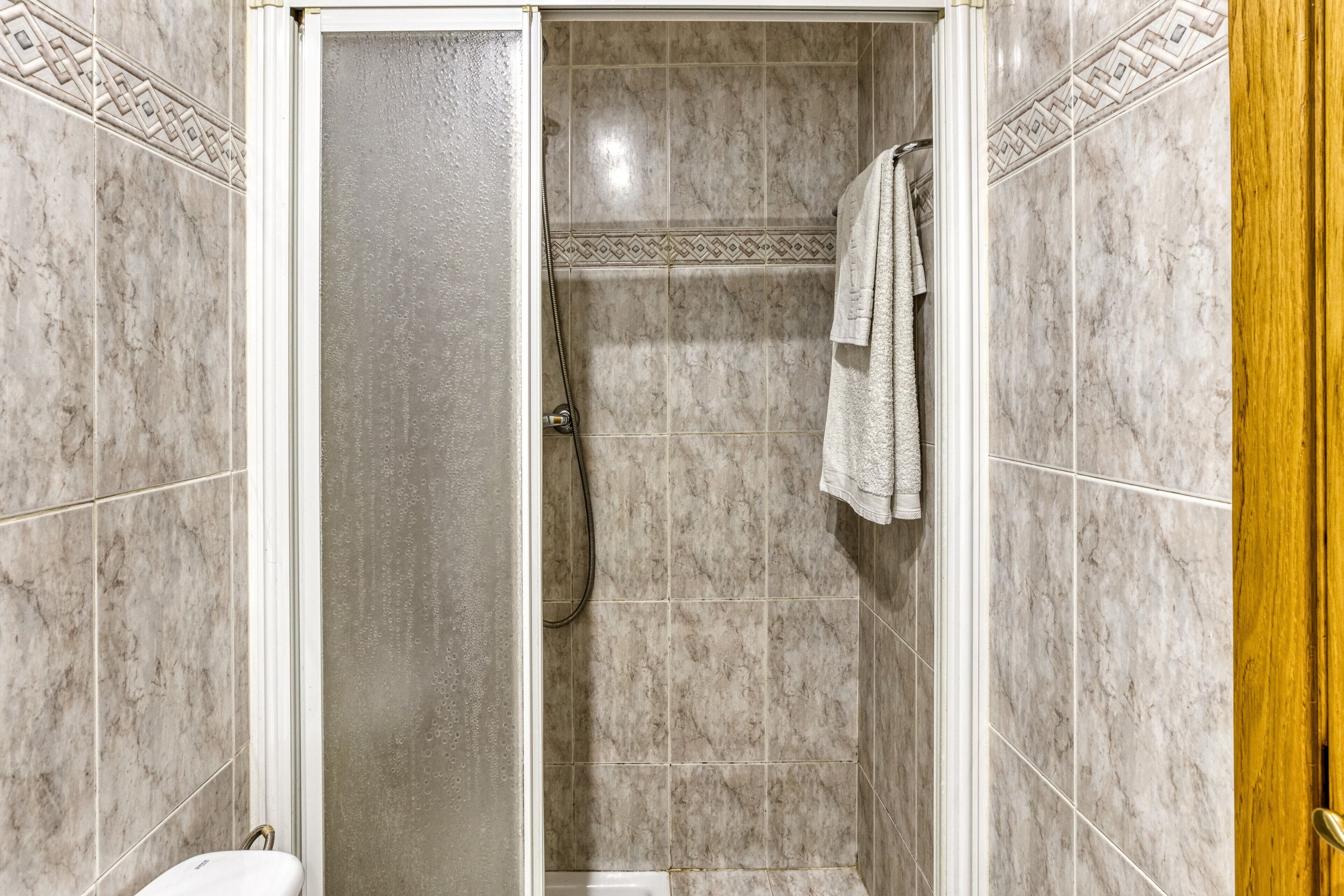 Shower, free toiletries, towels