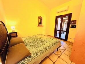 Apartment | Cribs/infant beds