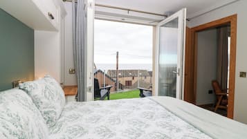 4 bedrooms, individually decorated, individually furnished, free WiFi