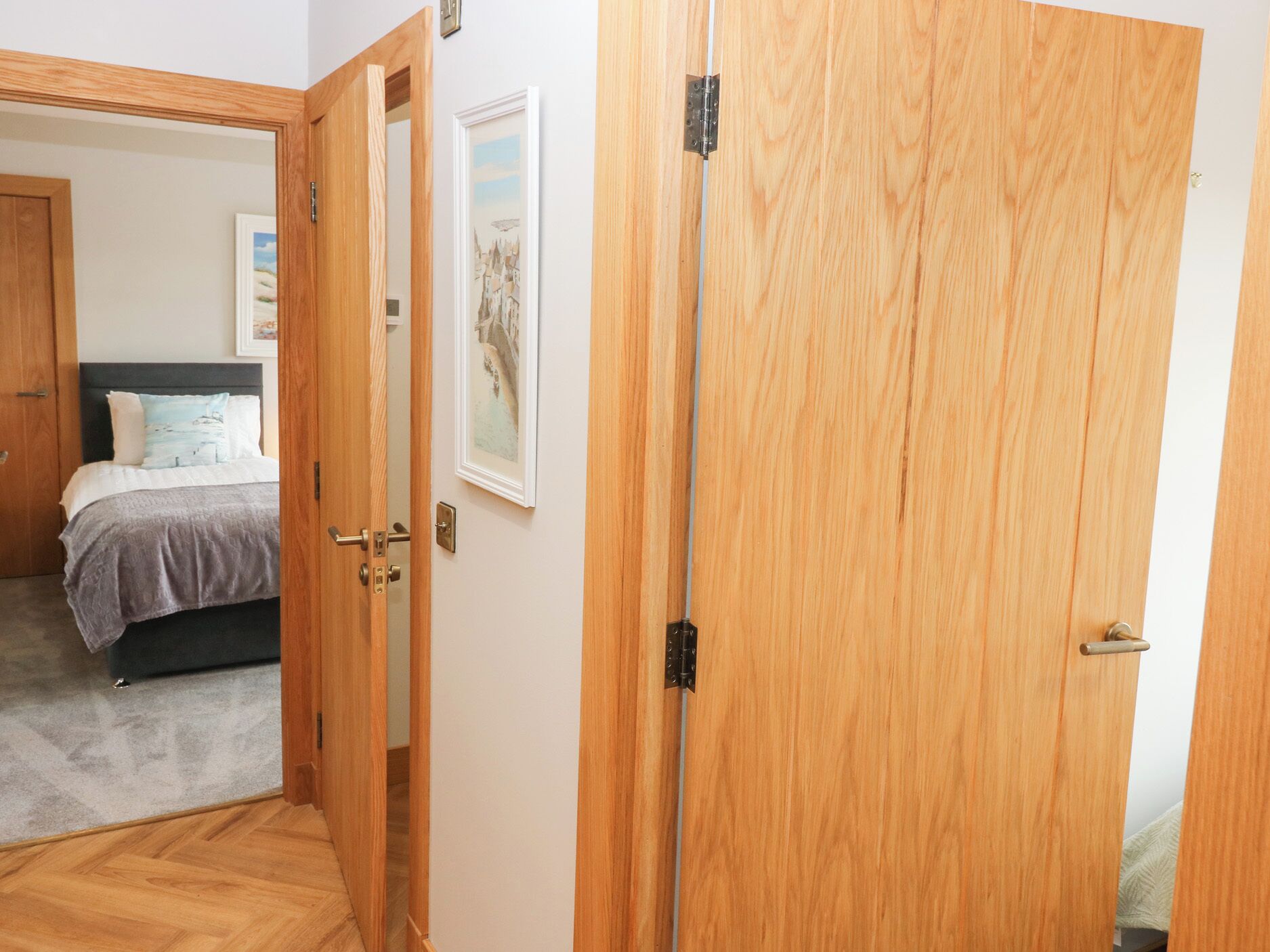 4 bedrooms, individually decorated, individually furnished, free WiFi