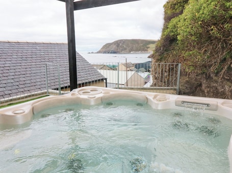 Outdoor spa tub. The Old Kipper Hoose