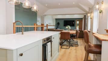 Cookware/dishes/utensils