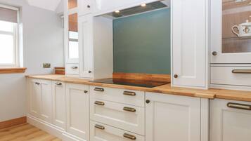 Cookware/dishes/utensils