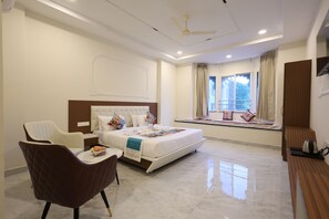 Desk, laptop workspace, free WiFi - Hotel Mount View Inn (Udaipur)