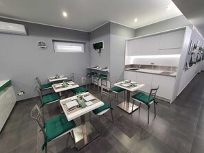Dining - LUCA'S GARDEN B&B IN CATANIA (Catania)