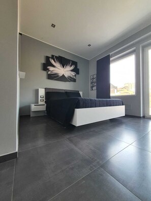 5 bedrooms, desk, free WiFi, bed sheets