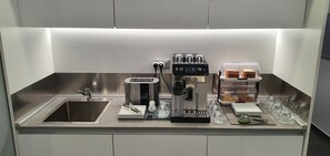 Fridge, stovetop, coffee/tea maker, toaster