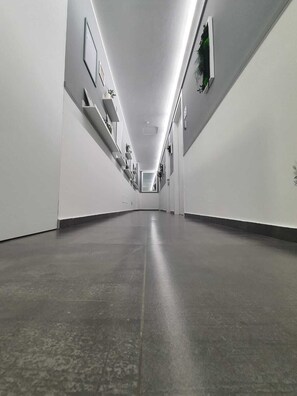 المنشأة من الداخل