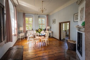 Fireplace, table tennis, books - Haus Burgblick Döben - Overnight stay in historical flair (Grimma)