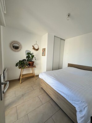 2 makuuhuonetta, silitysrauta/-lauta, internet, vuodevaatteet