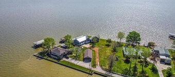 Spacious 6-bedroom lodge in tranquil Coldspring with welcoming Kitchen!!
