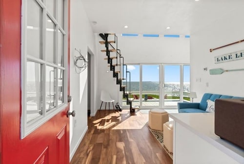 Spacious 6-bedroom lodge in tranquil Coldspring with welcoming Kitchen!!