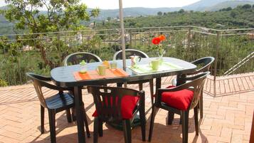 Villa, 4 camere da letto, fumatori, piscina privata | Ristorazione all'aperto