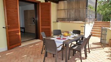 Villa, 4 camere da letto, fumatori, piscina privata | Terrazza/patio