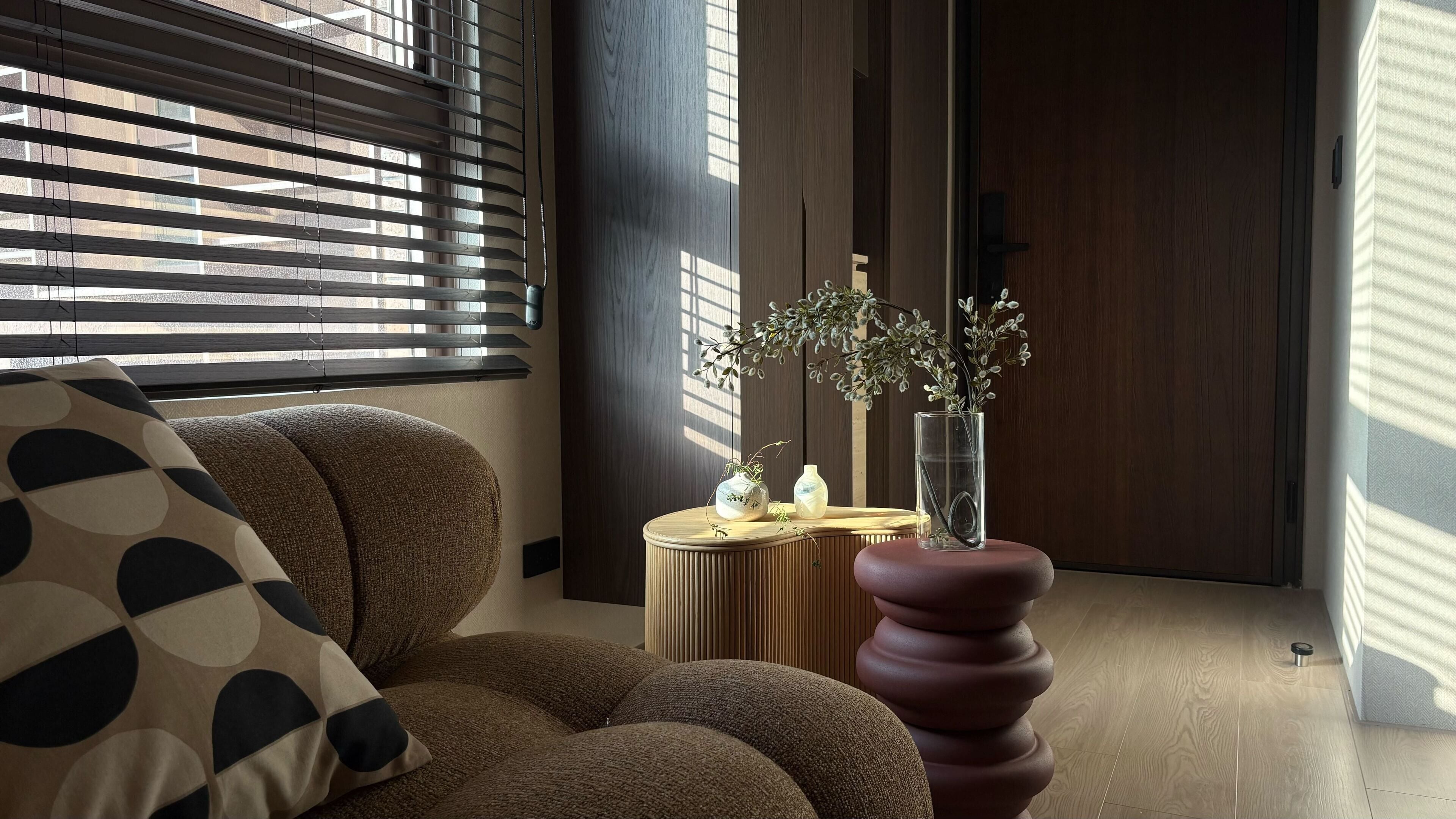 Apartment | Living area | 60-cm TV with cable channels