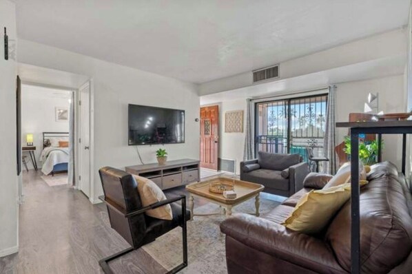 2 makuuhuonetta, silitysrauta/-lauta, Wi-Fi, vuodevaatteet