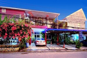 المنشأة من الخارج