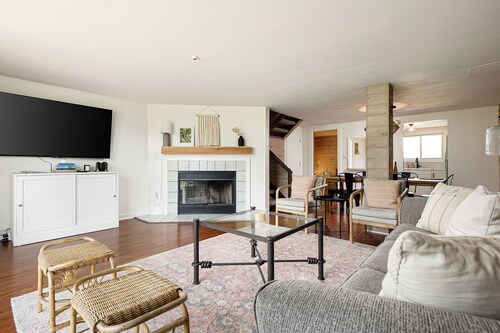 4BR Family Retreat w/ Pool Near Lake Michigan – Ideal for Groups & Getaways