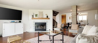 4BR Family Retreat w/ Pool Near Lake Michigan – Ideal for Groups & Getaways