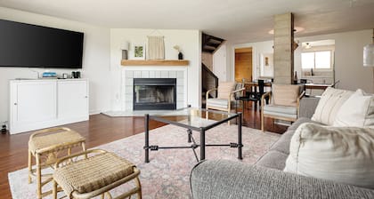 4BR Family Retreat w/ Pool Near Lake Michigan – Ideal for Groups & Getaways