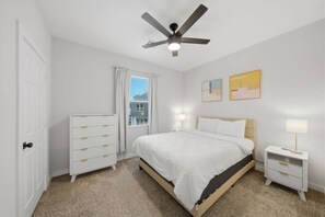 3 soverom, skrivebord, wi-fi (inkludert) og sengetøy