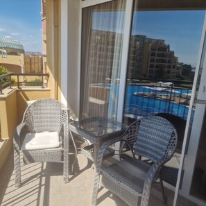 Studio, Accessible, Smoking | Balcony
