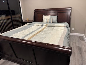 2 عدّة غرف نوم ومكواة/لوح كي وواي فاي مجانًا وملاءات أسرّة