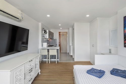 Studio in Ozone Condo in Kata A702