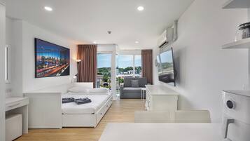 Standard Studio, Balcony, Partial Sea View | In-room safe, iron/ironing board, free WiFi