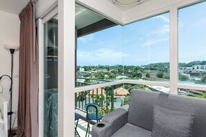 Standard Studio, Balcony, Partial Sea View | In-room safe, iron/ironing board, free WiFi