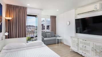 Standard Studio, Balcony, Partial Sea View | In-room safe, iron/ironing board, free WiFi