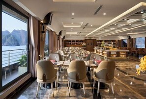 Restaurant - Calista Halong Bay Cruise (Tuan Chau)