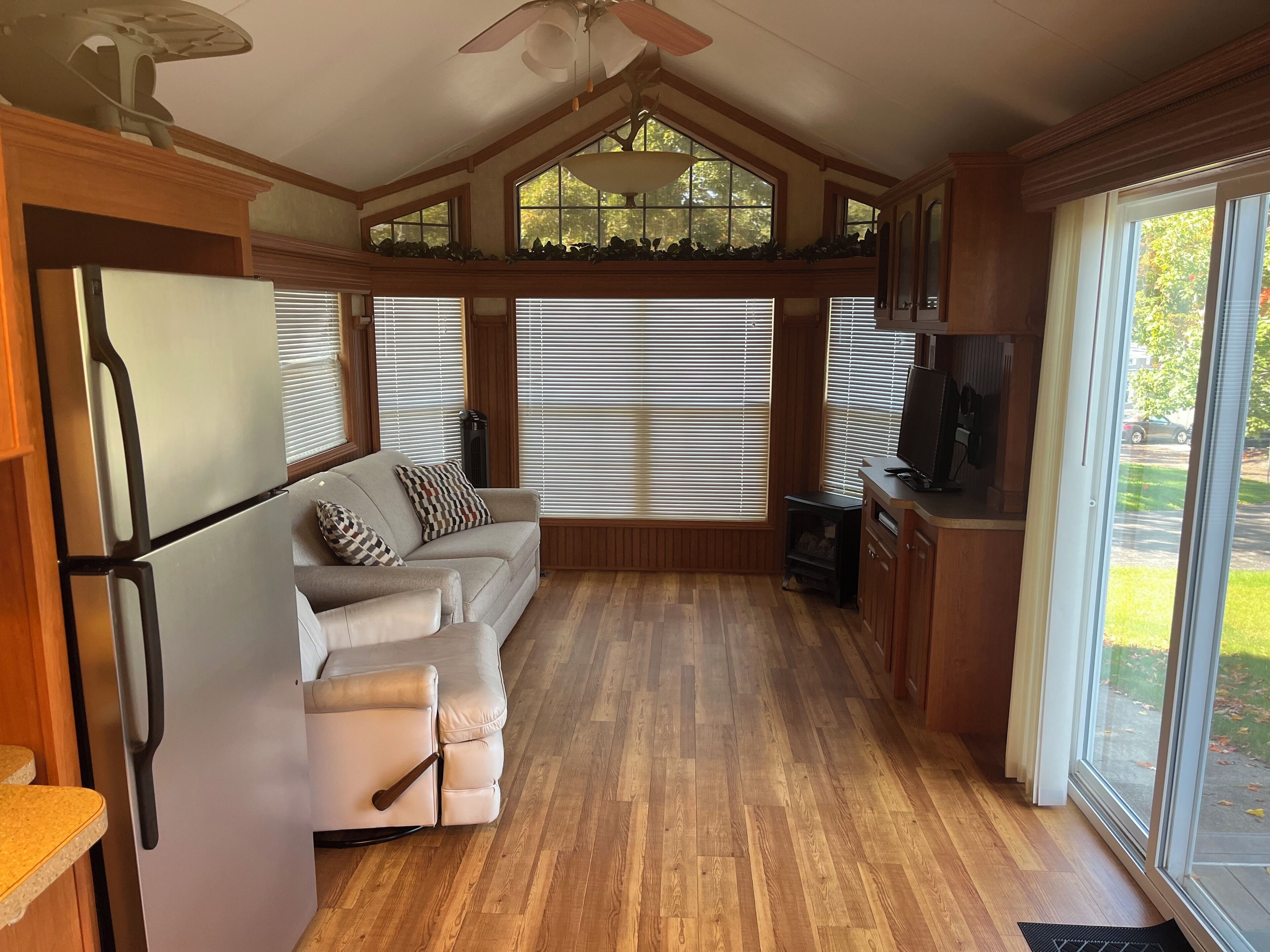 智能电视、壁炉、乒乓球