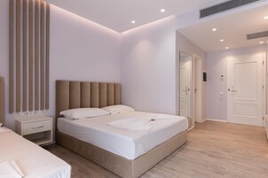 Ropa de cama hipoalergénica, minibar, escritorio y cortinas blackout 