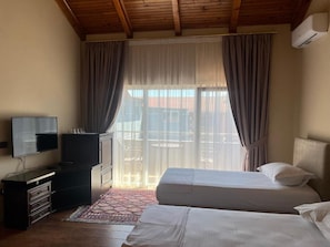 Deluxe Quadruple Room, Balcony | Hypo-allergenic bedding, minibar, desk, blackout drapes - Broadway Boutique Hotel (Tirana)