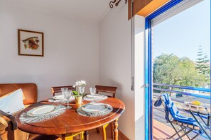 Dining - Quinta do Anjo Apartment (Quinta do Anjo)