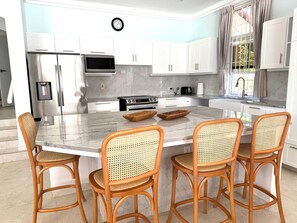 Biệt thự, nhiều phòng ngủ, ban công, quang cảnh biển | Phòng ăn