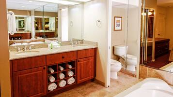 Haartrockner, Handtücher, Seife, Toilettenpapier