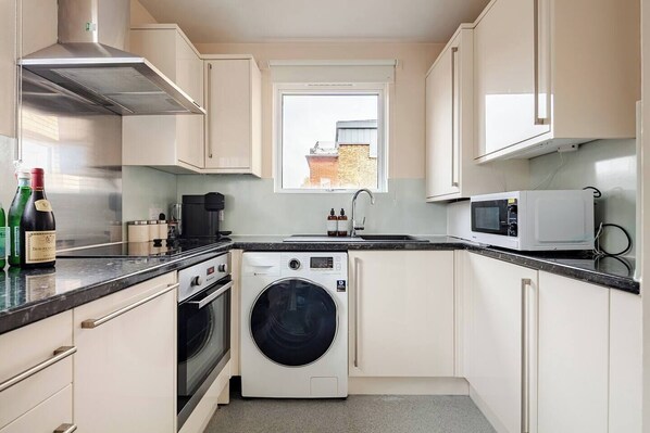 ميكروويف، فرن، موقد طهي مسطح، غسالة أطباق