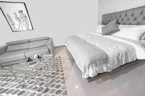 Iron/ironing board, WiFi, bed sheets