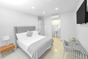 1 bedroom, desk, iron/ironing board, WiFi