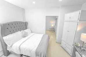 1 chambre, bureau, fer et planche à repasser, Wi-Fi