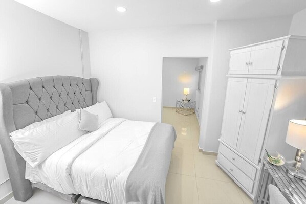 1 chambre, bureau, fer et planche à repasser, Wi-Fi